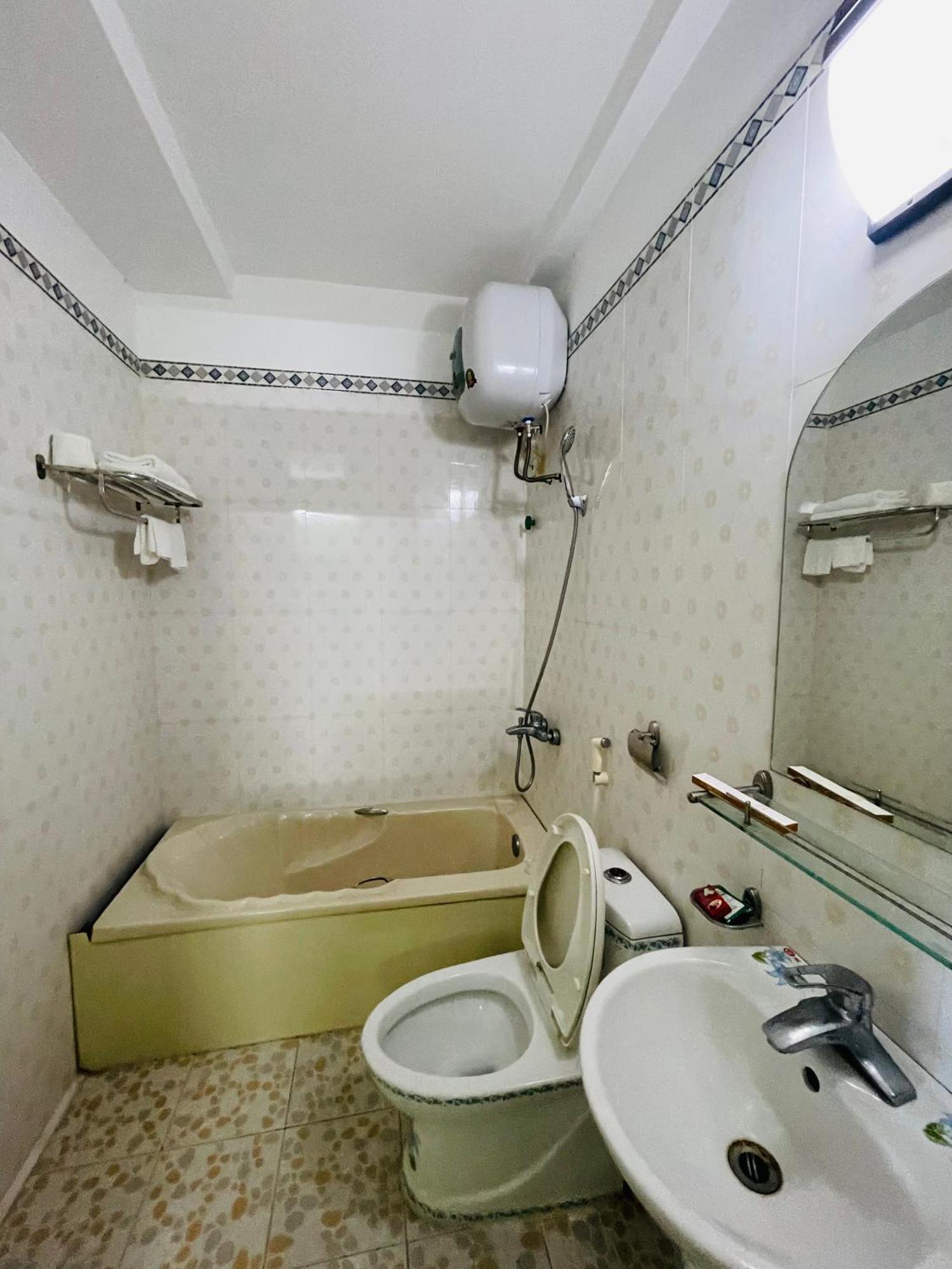 Hotel Khach San Ngoc Ly 8 Thanh Hóa Zewnętrze zdjęcie